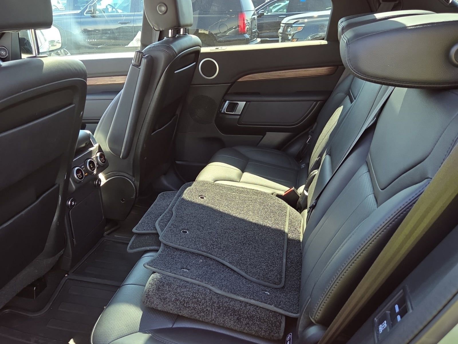 Used 2020 Land Rover Discovery HSE image 8