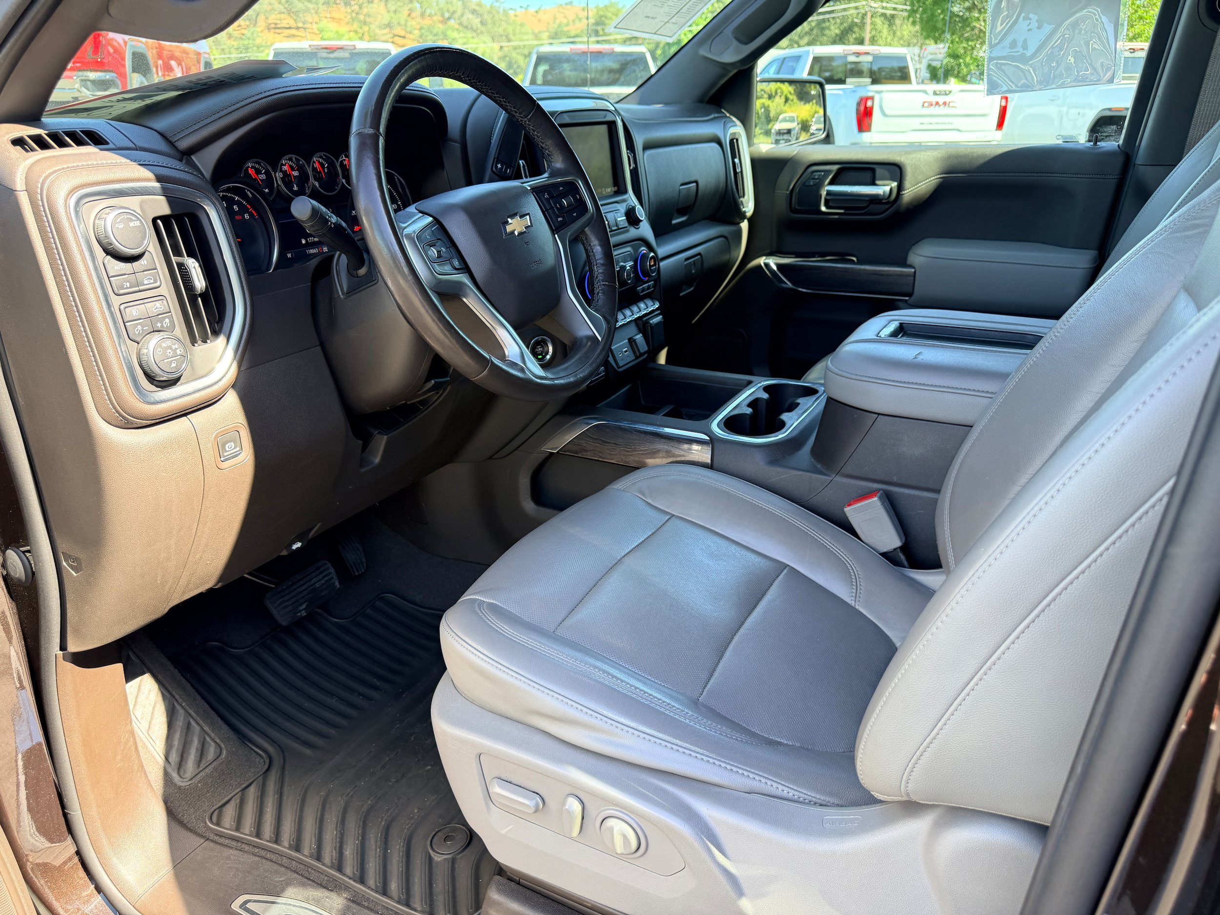 Used 2020 Chevrolet Silverado 1500 LTZ w/ LTZ Plus Package AWD/4WD image 14