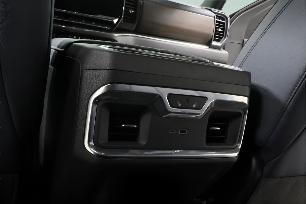 Used 2025 Chevrolet Silverado 3500 High Country w/ Technology Package AWD/4WD image 26