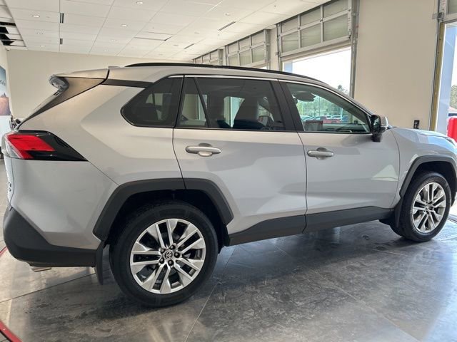 Used 2022 Toyota RAV4 XLE Premium AWD/4WD image 8