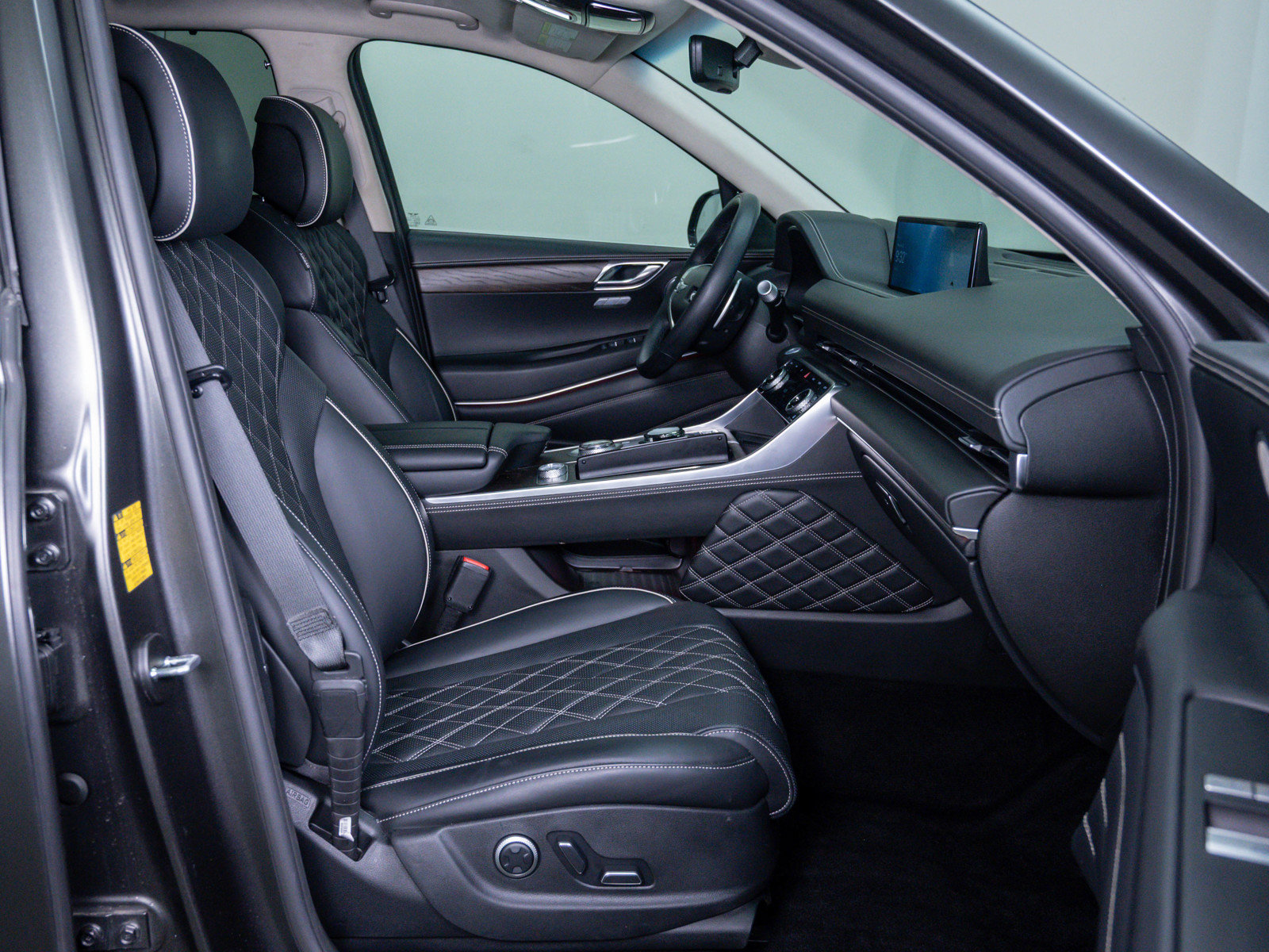 Used 2024 Genesis GV80 3.5T w/ Prestige Matte Package image 11