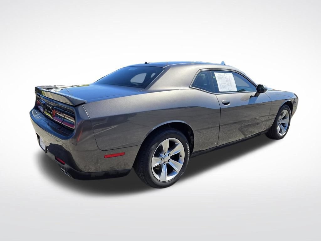 Used 2019 Dodge Challenger SXT RWD image 3