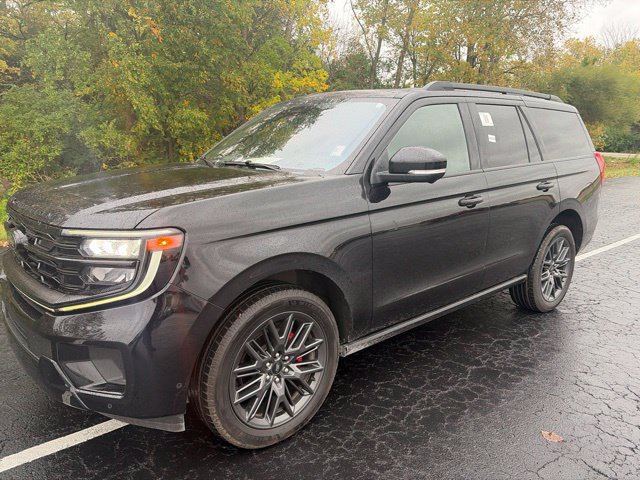 Used 2025 Ford Expedition Platinum w/ Stealth Performance Package AWD/4WD image 3