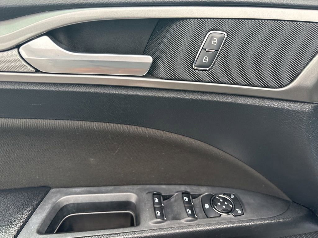 Used 2019 Ford Fusion SE AWD/4WD image 13