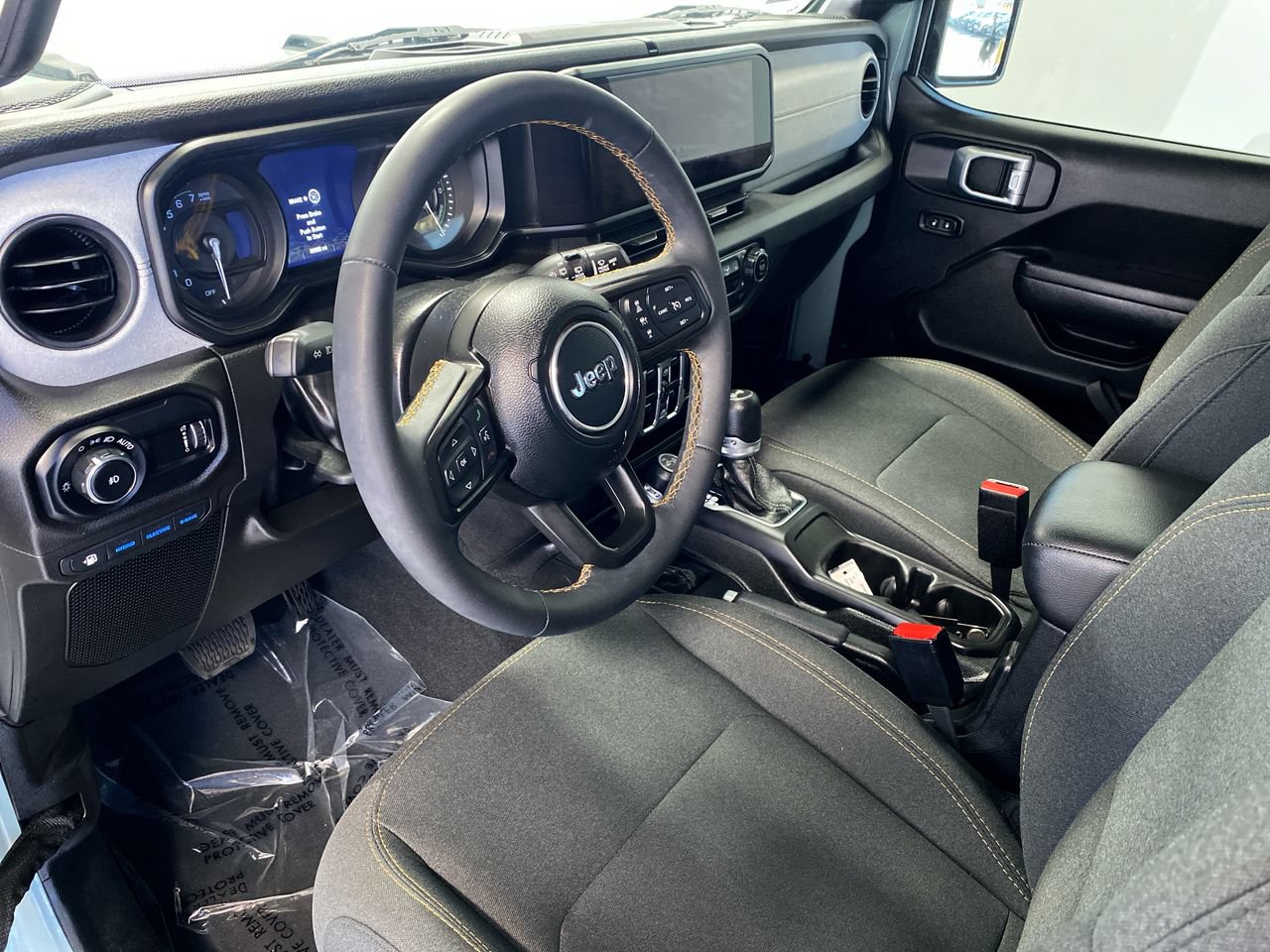 Used 2024 Jeep Wrangler Unlimited w/ Convenience Group AWD/4WD image 20