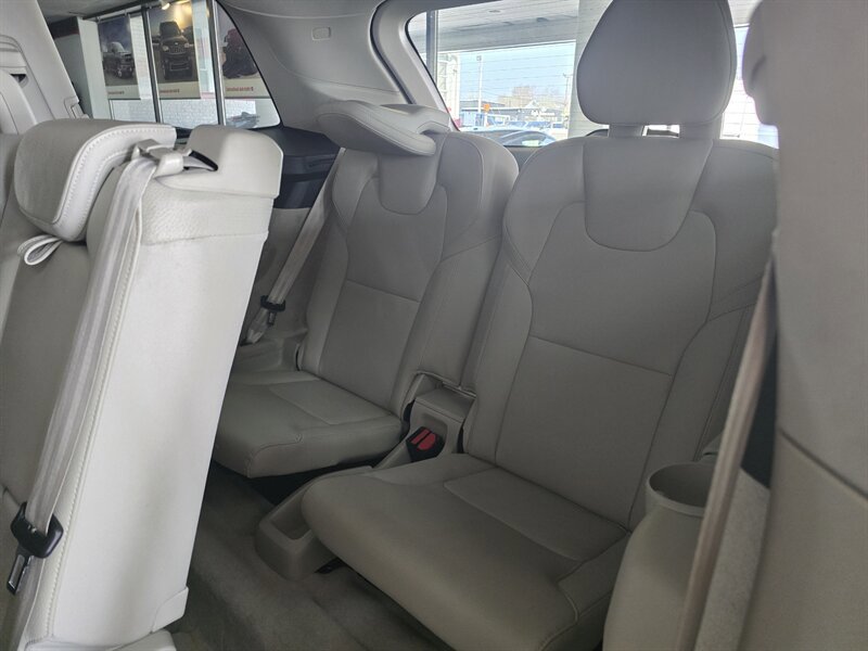 Used 2016 Volvo XC90 T6 Momentum w/ Momentum Plus Package image 13