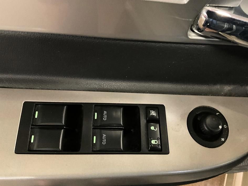 Used 2010 Chrysler Sebring Limited image 24