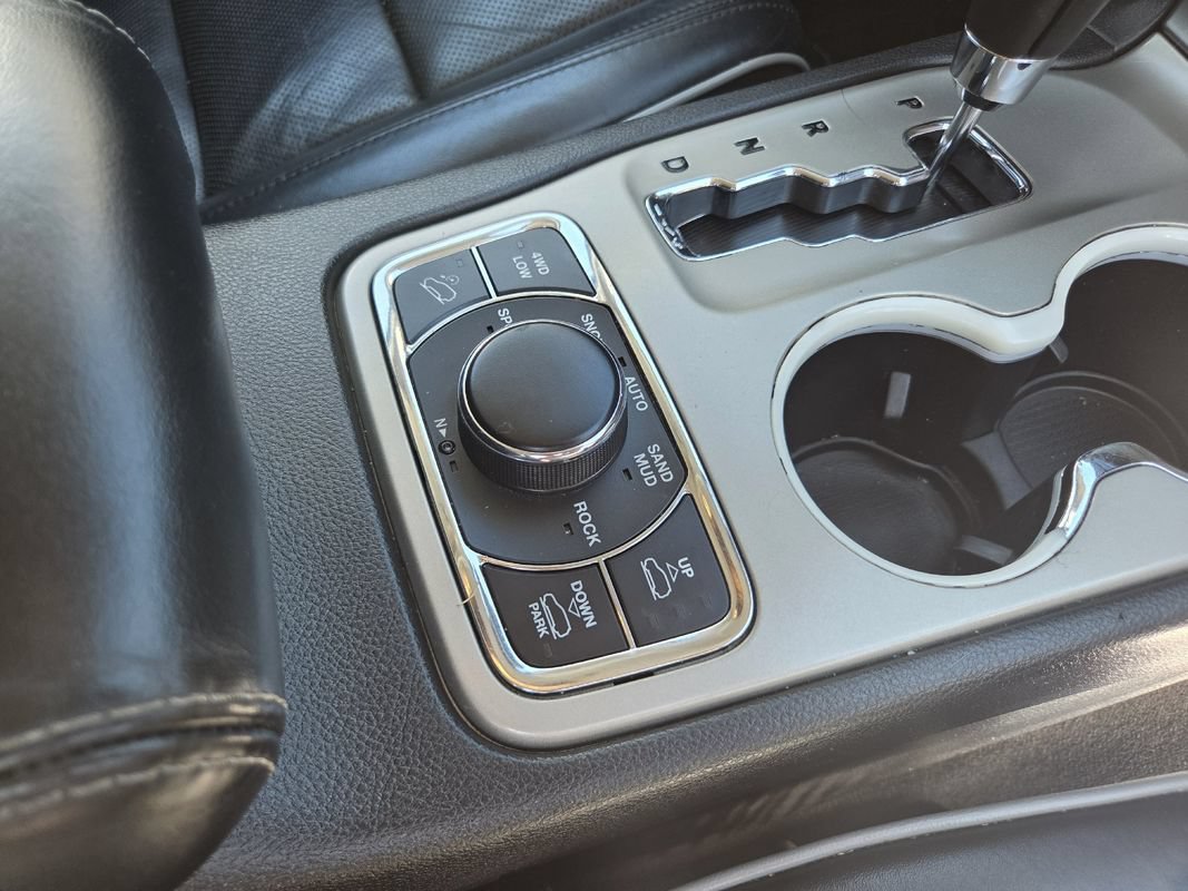 Used 2013 Jeep Grand Cherokee Overland AWD/4WD image 14