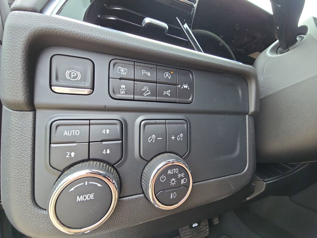 Used 2025 Chevrolet Tahoe Z71 AWD/4WD image 27