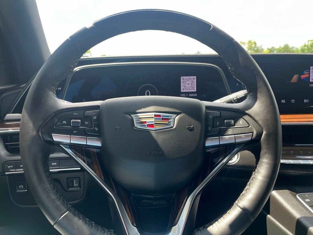 Used 2024 Cadillac Escalade Premium Luxury AWD/4WD image 28