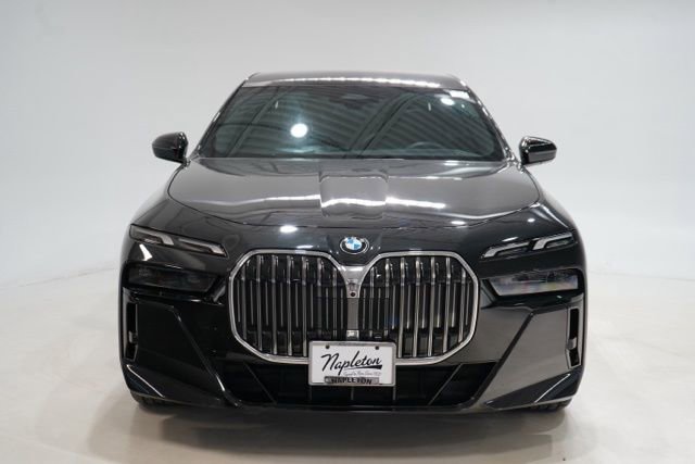 Used 2025 BMW 740i xDrive image 2