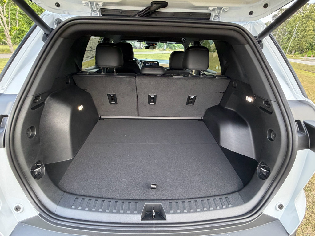 New 2026 Chevrolet Equinox ACTIV w/ Convenience Package III FWD image 36