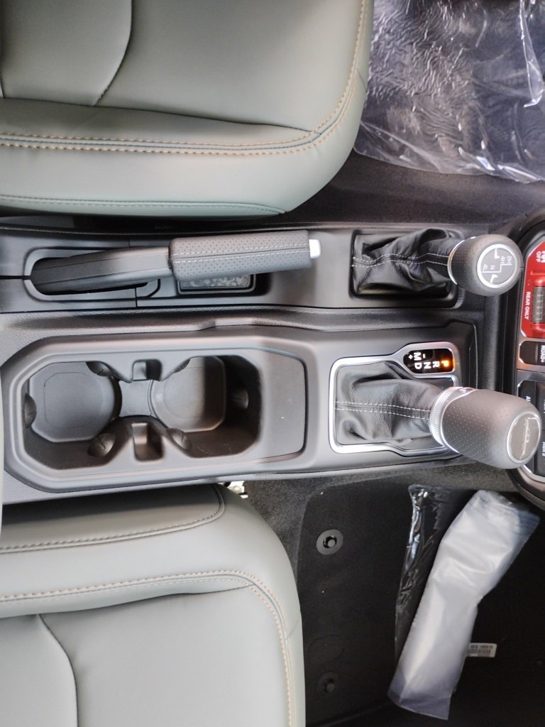 New 2025 Jeep Gladiator Mojave w/ Convenience Group image 24