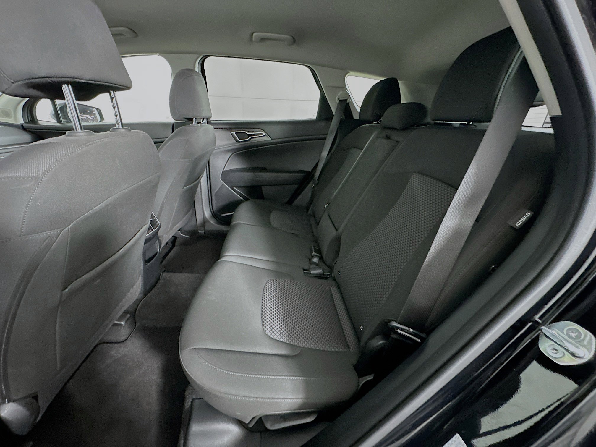 Used 2025 Kia Sportage LX image 26