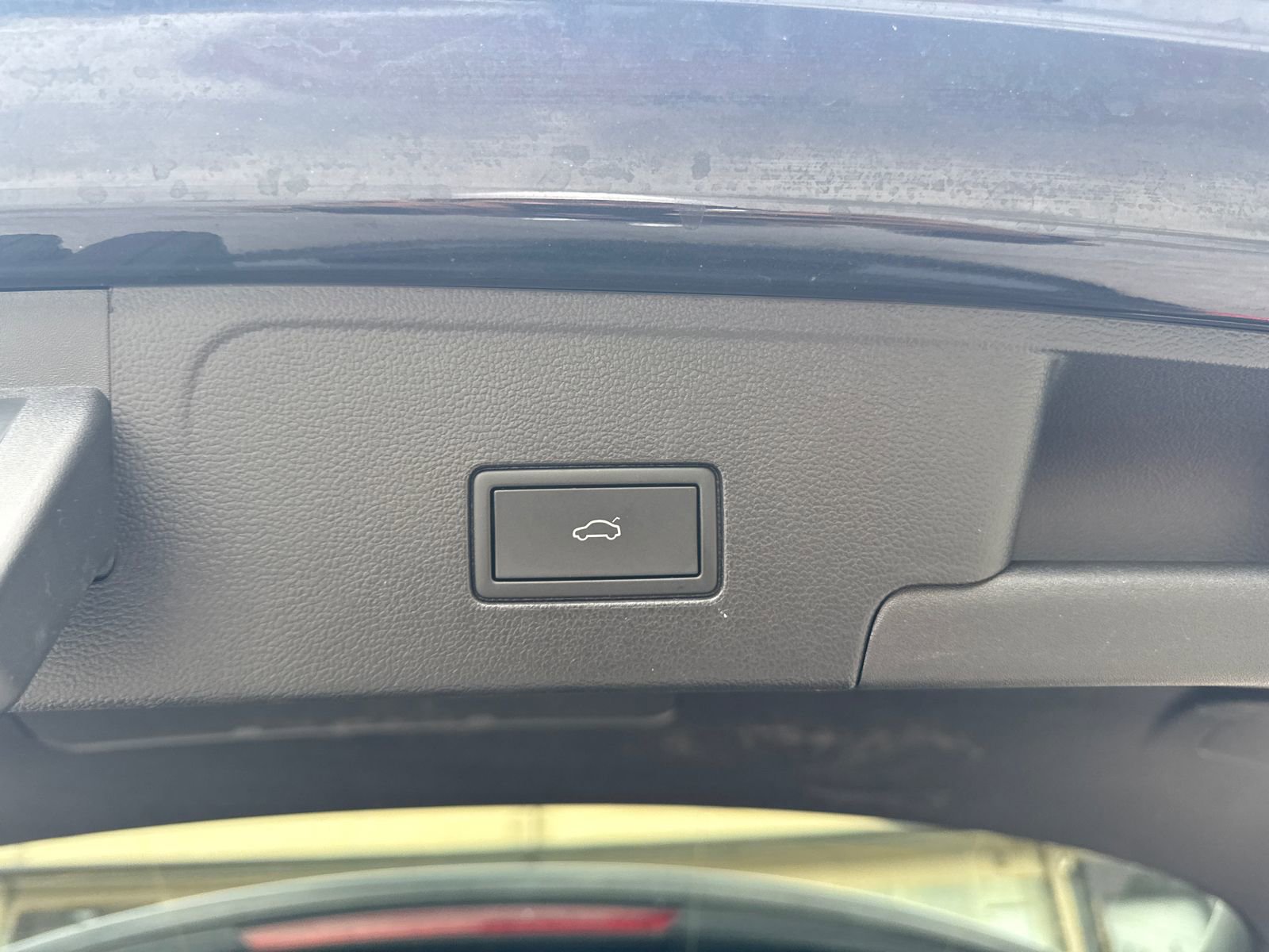 Used 2025 Volkswagen Atlas Cross Sport SE image 19