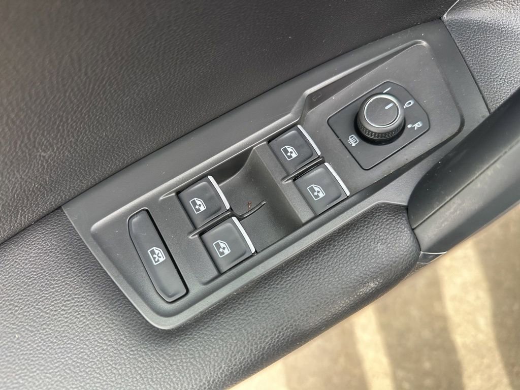 Used 2020 Volkswagen Tiguan SEL AWD/4WD image 17
