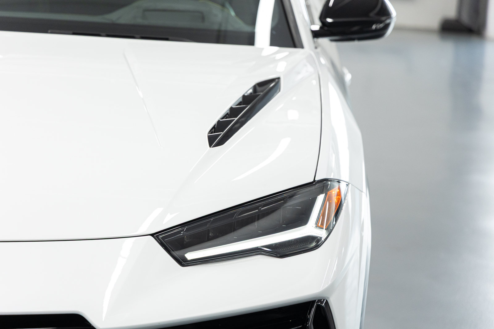 Used 2024 Lamborghini Urus S AWD/4WD image 11