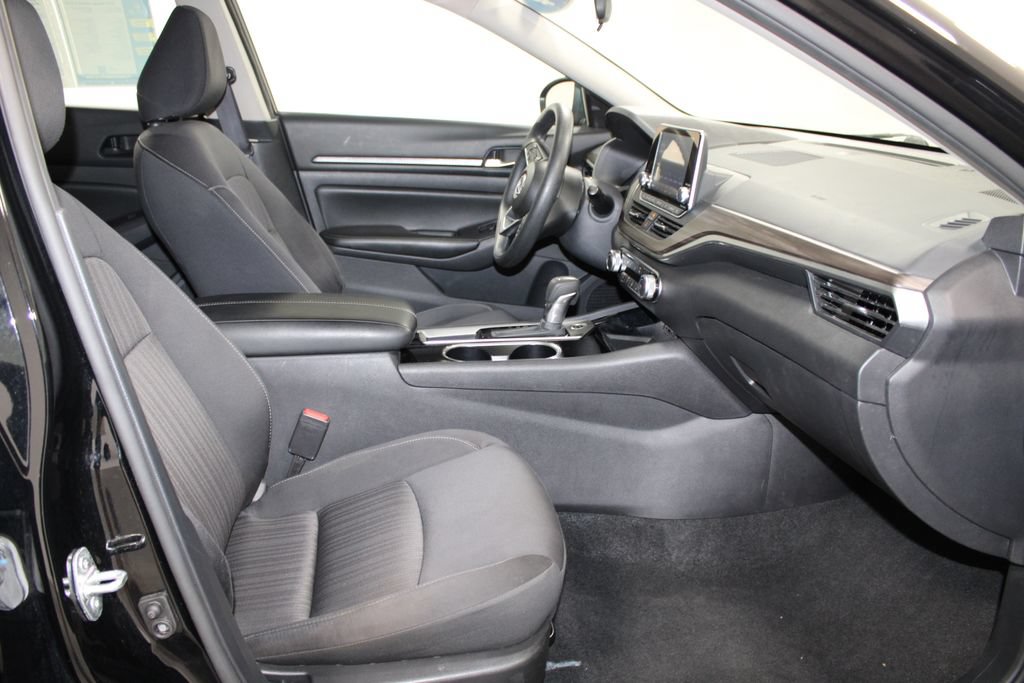 Used 2024 Nissan Altima 2.5 SV FWD image 24