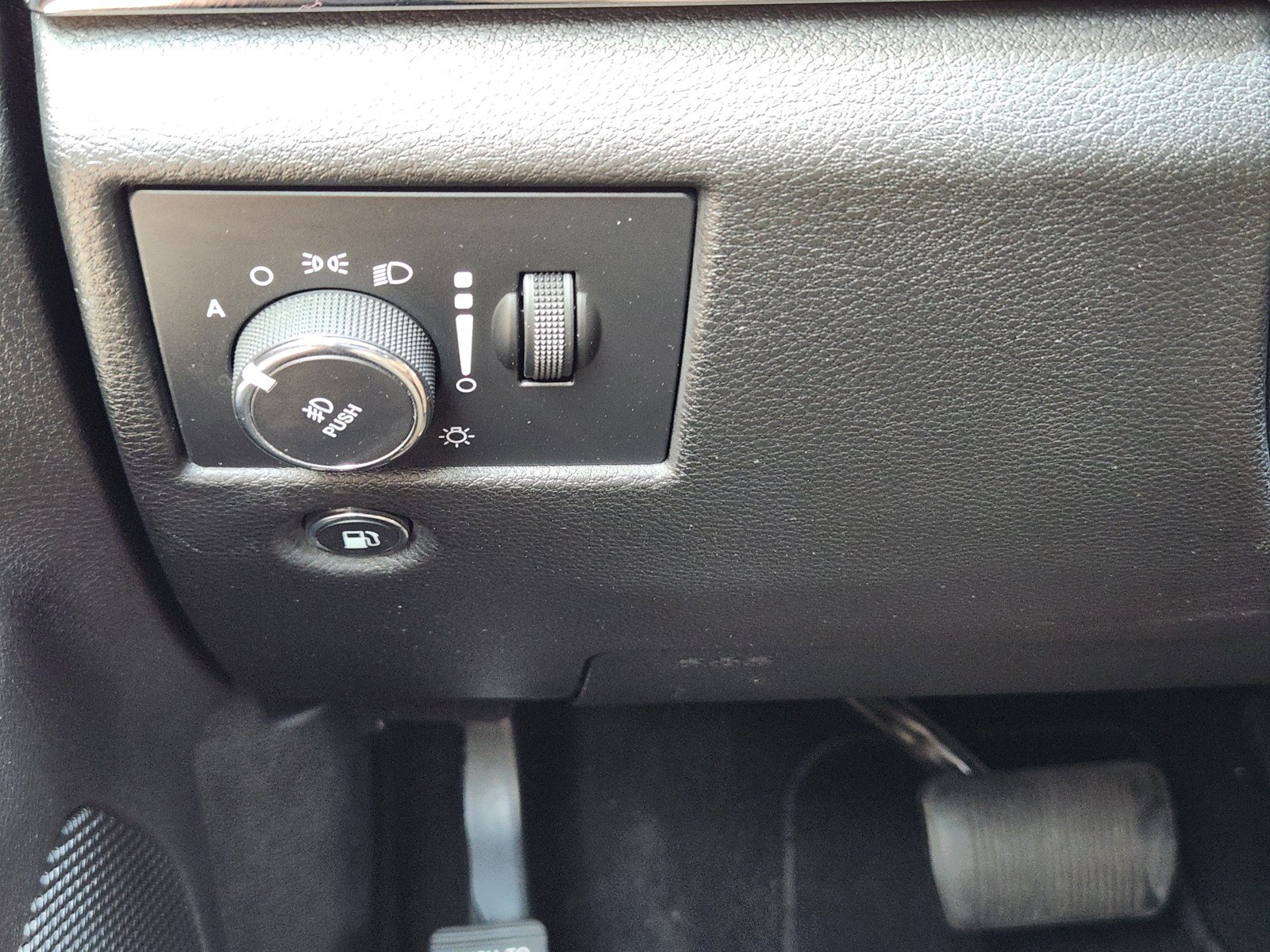 Used 2020 Jeep Grand Cherokee Overland RWD image 19