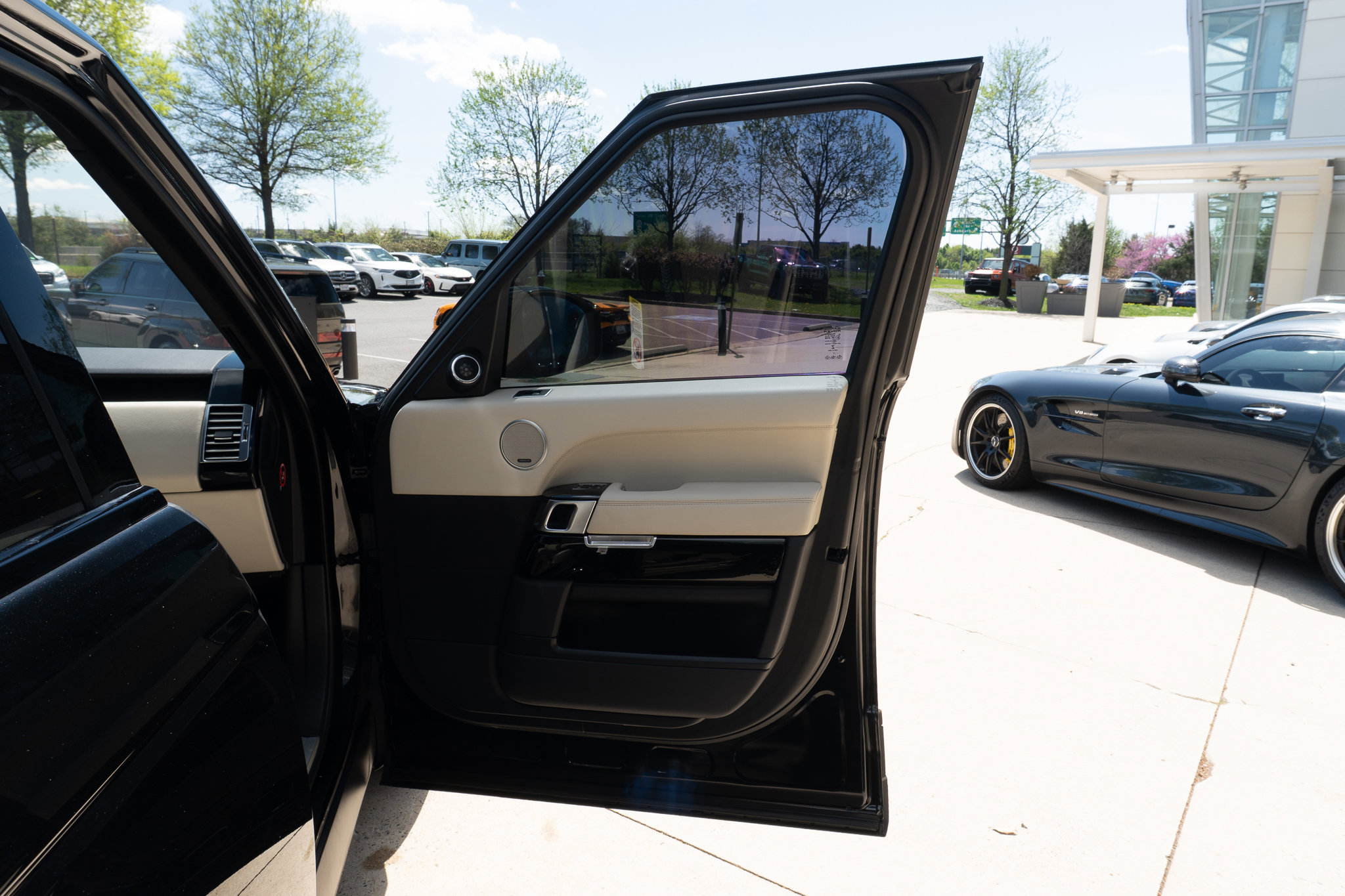 Used 2016 Land Rover Range Rover Supercharged image 34