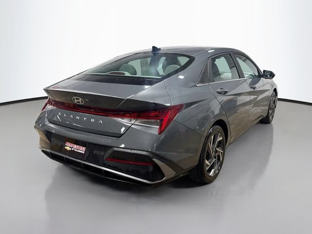 Used 2024 Hyundai Elantra SEL w/ Convenience Package FWD image 6