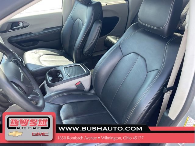 Used 2024 Chrysler Pacifica Touring-L FWD image 19