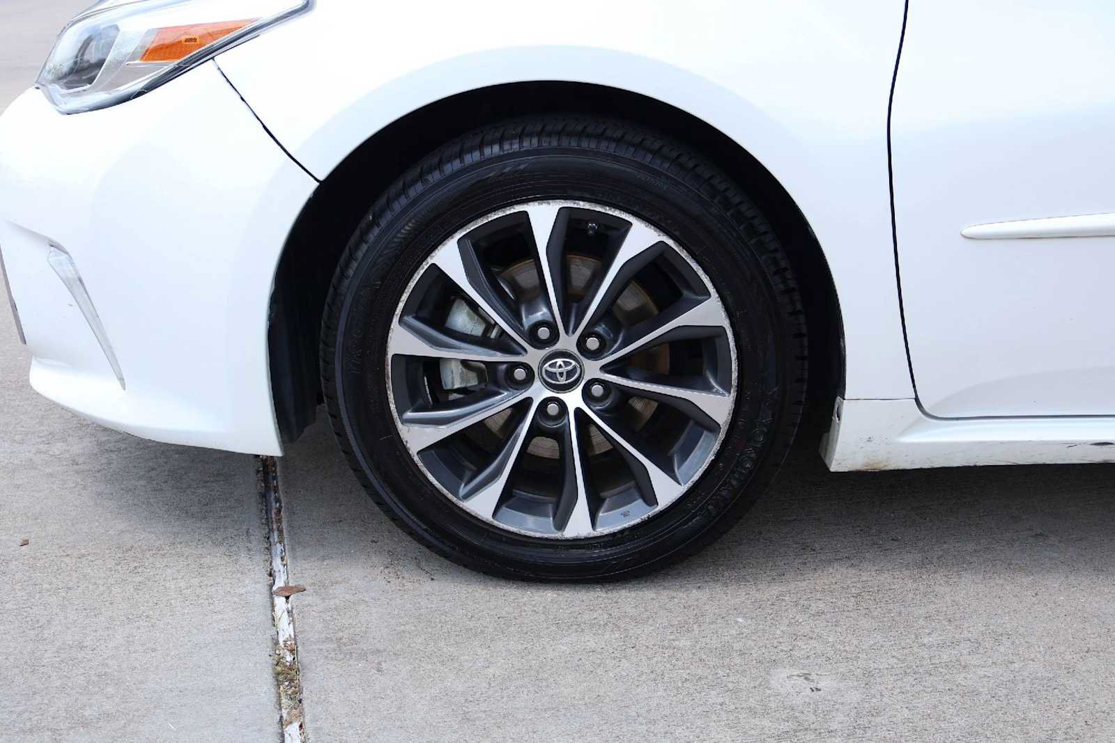 Used 2017 Toyota Avalon XLE Premium FWD image 8