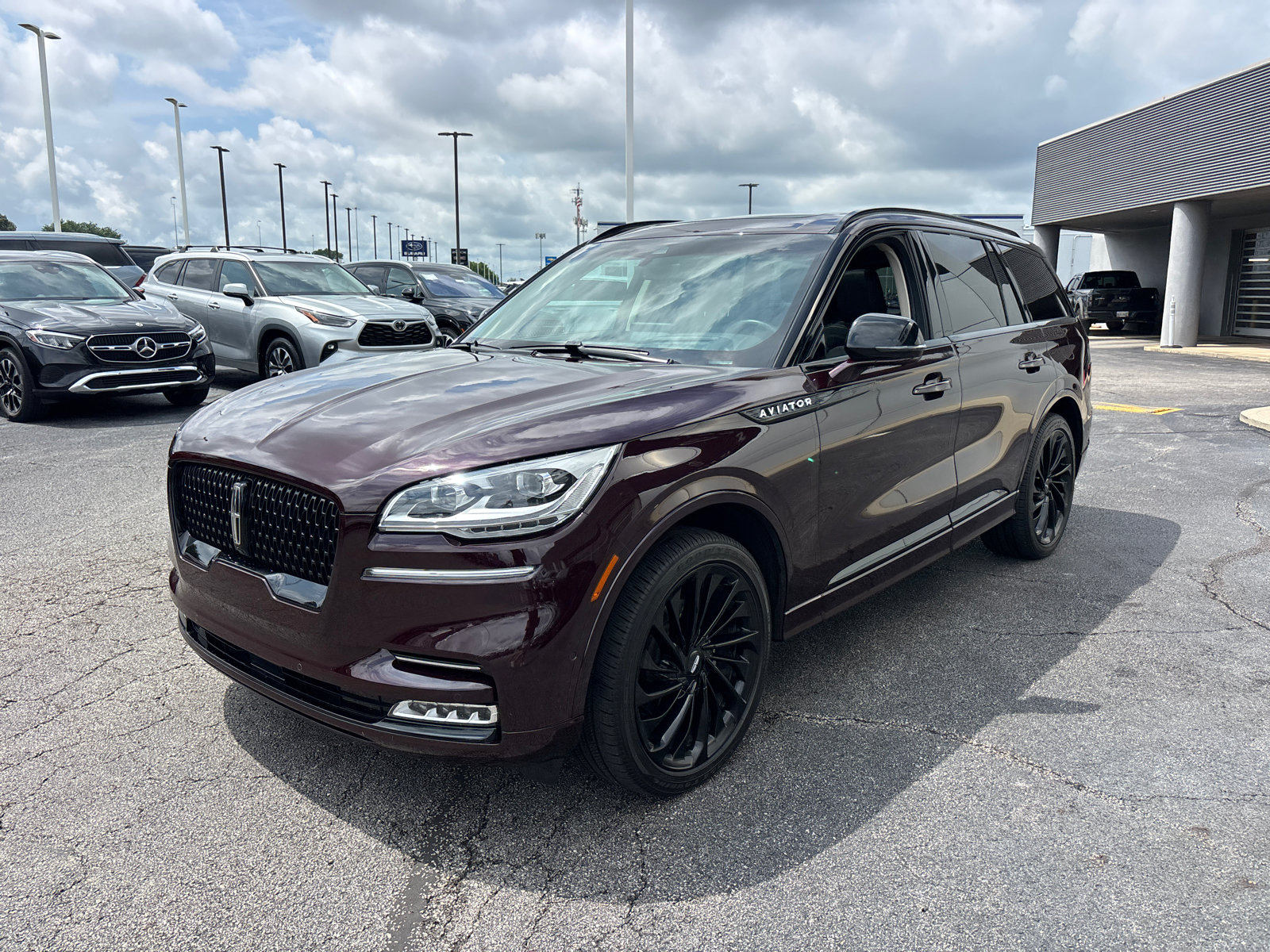 Certified 2023 Lincoln Aviator Reserve w/ Equipment Group 201A AWD/4WD image 3