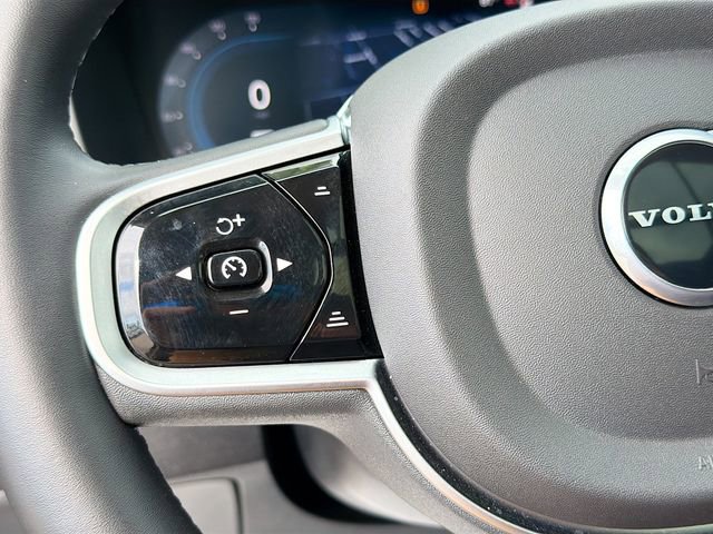 Used 2025 Volvo XC90 B5 Plus image 39