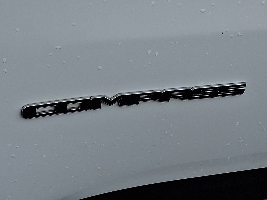 Used 2022 Jeep Compass Limited image 33