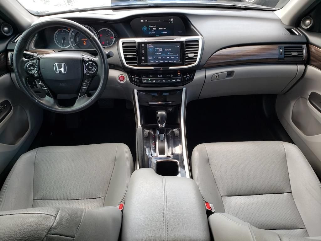 Used 2016 Honda Accord Touring image 10