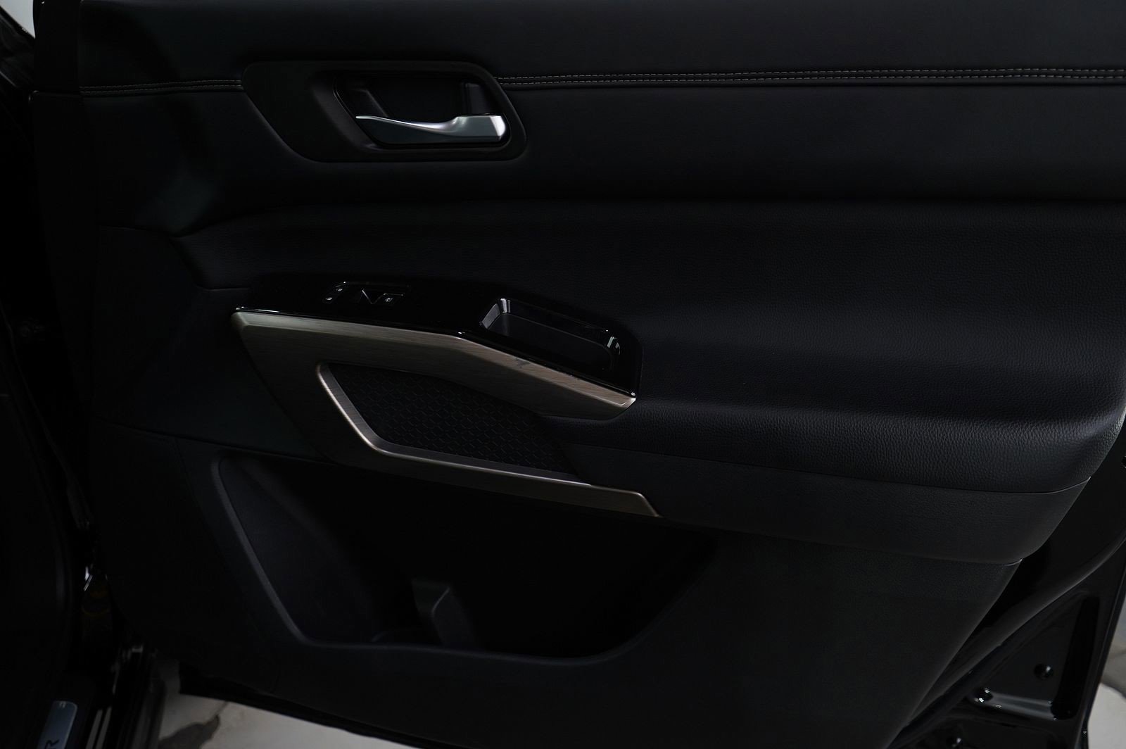 Used 2022 Nissan Pathfinder Platinum w/ Cargo Package image 9