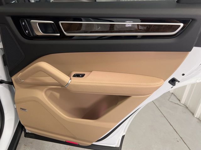 Used 2023 Porsche Cayenne Platinum Edition image 19