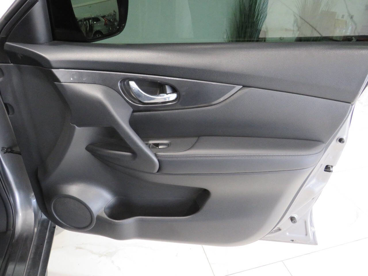 Used 2017 Nissan Rogue S image 23