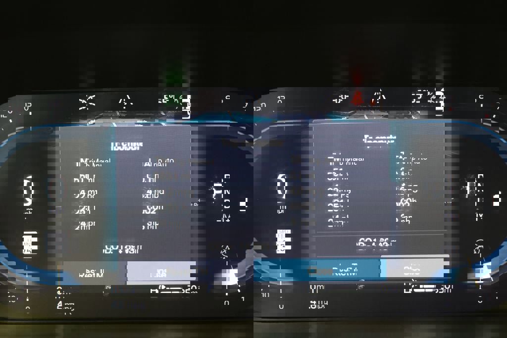 Used 2025 Volvo XC60 B5 Core image 21