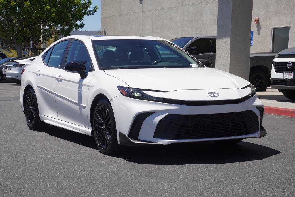 Used 2025 Toyota Camry SE w/ Multimedia Upgrade Package FWD video 2
