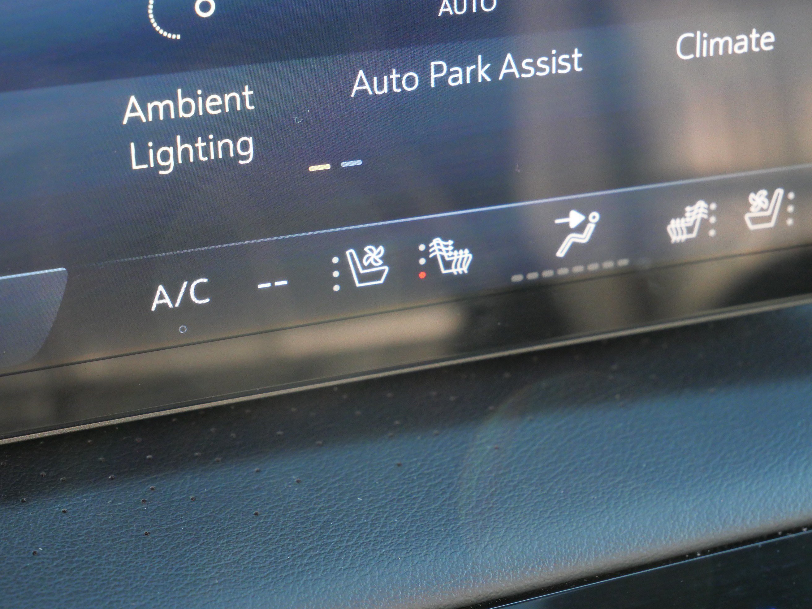 Used 2026 Buick Enclave Avenir w/ Super Cruise Package FWD image 33