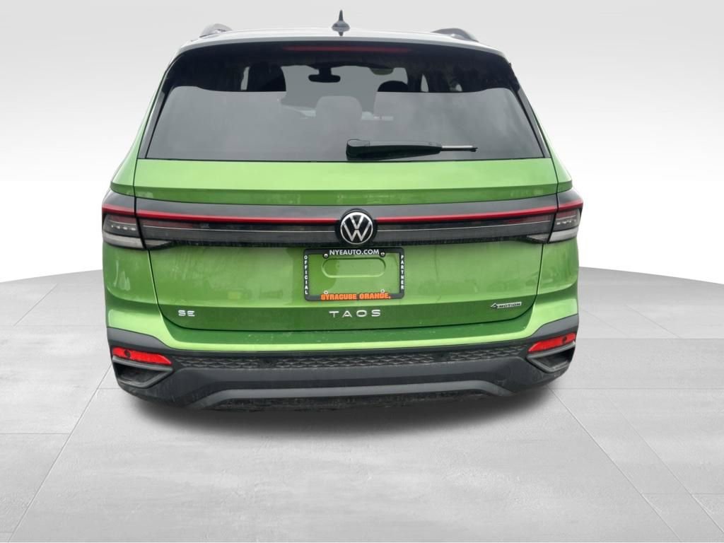Used 2025 Volkswagen Taos SE image 5