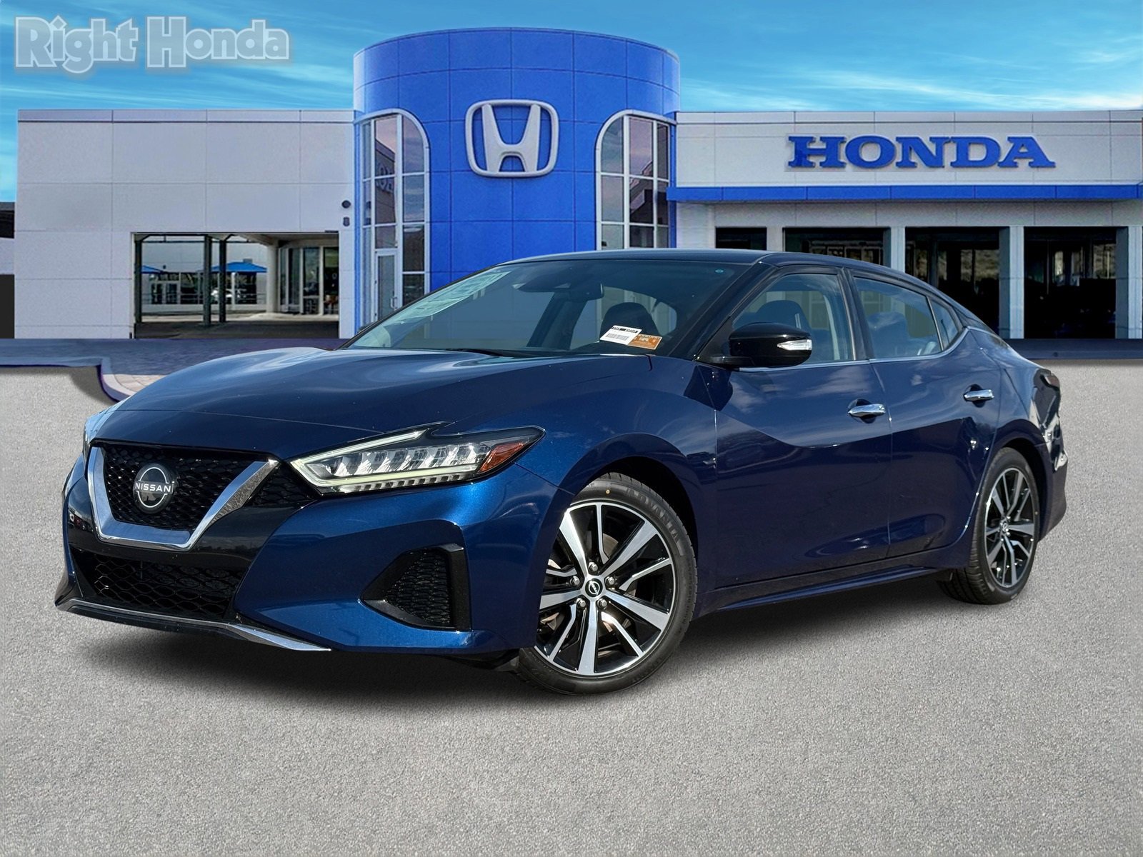 Used 2023 Nissan Maxima SV w/ Floor Mat Group image 2