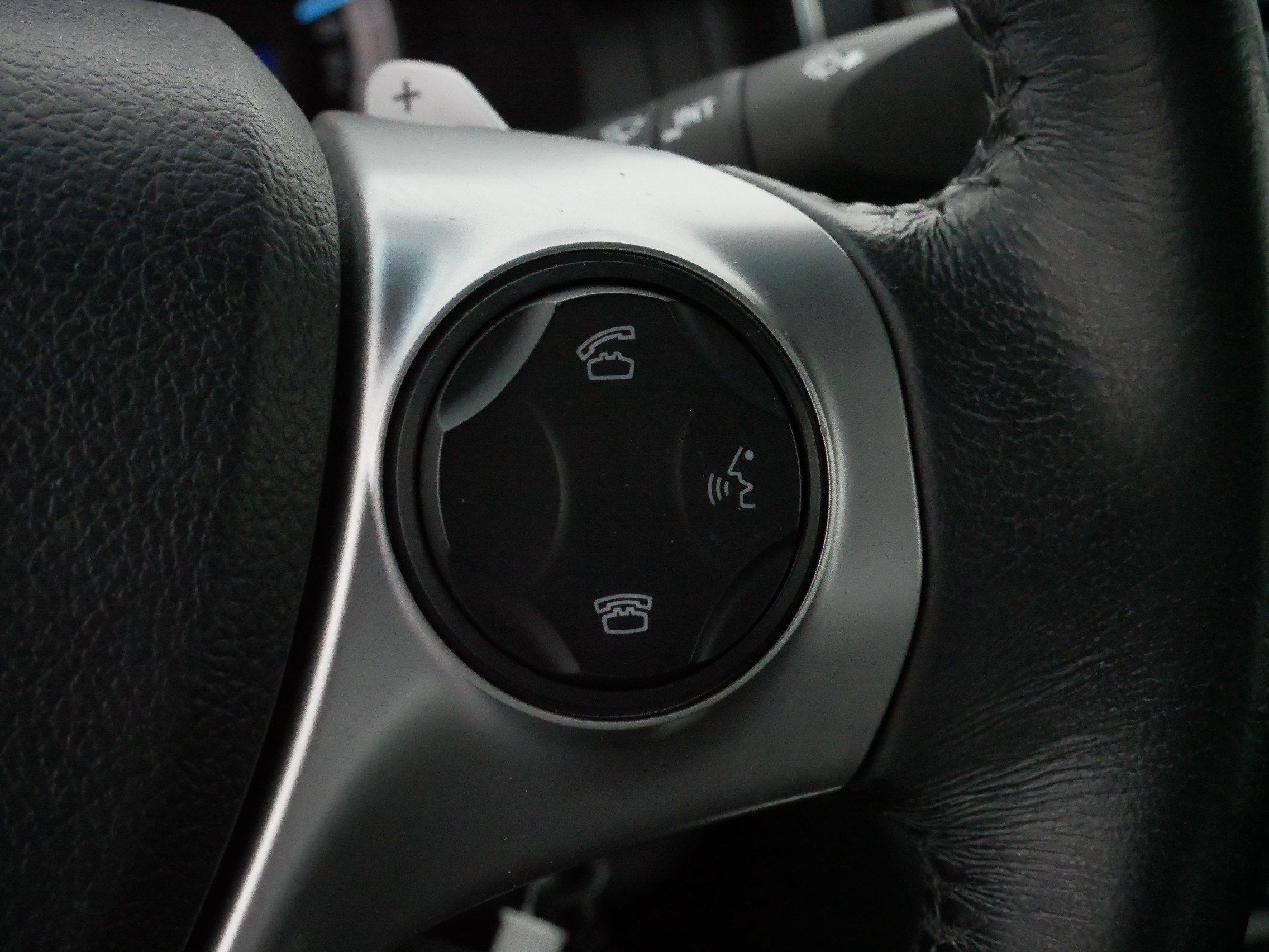 Used 2014 Toyota Camry L image 25