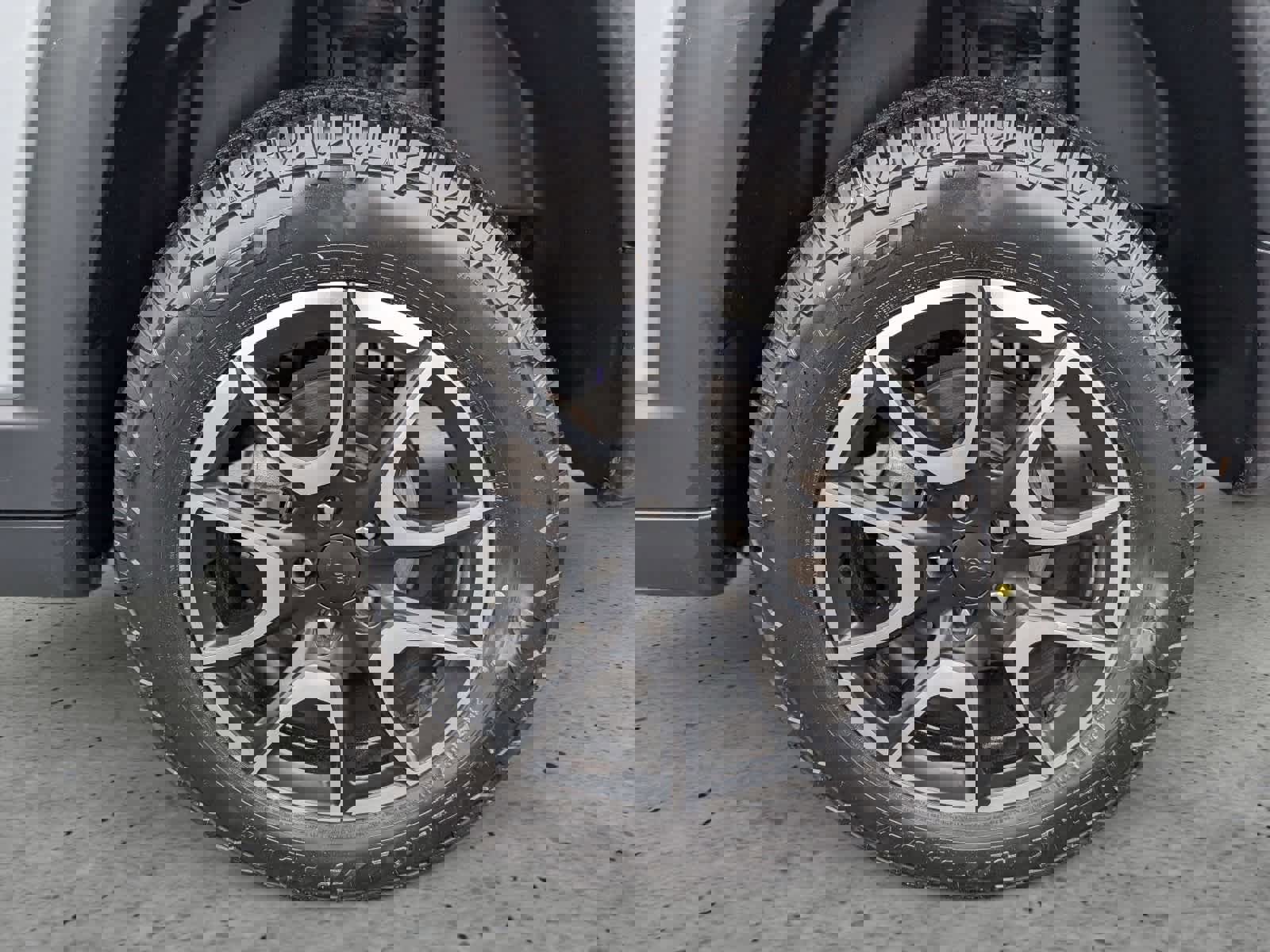 Used 2024 Jeep Compass Trailhawk image 7