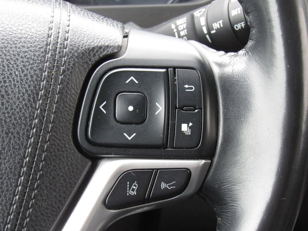 Used 2017 Toyota Highlander XLE AWD/4WD image 28