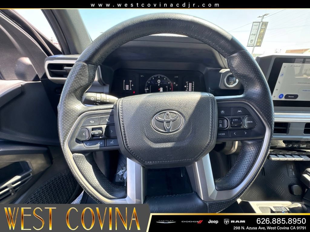 Used 2025 Toyota 4Runner SR5 AWD/4WD image 26