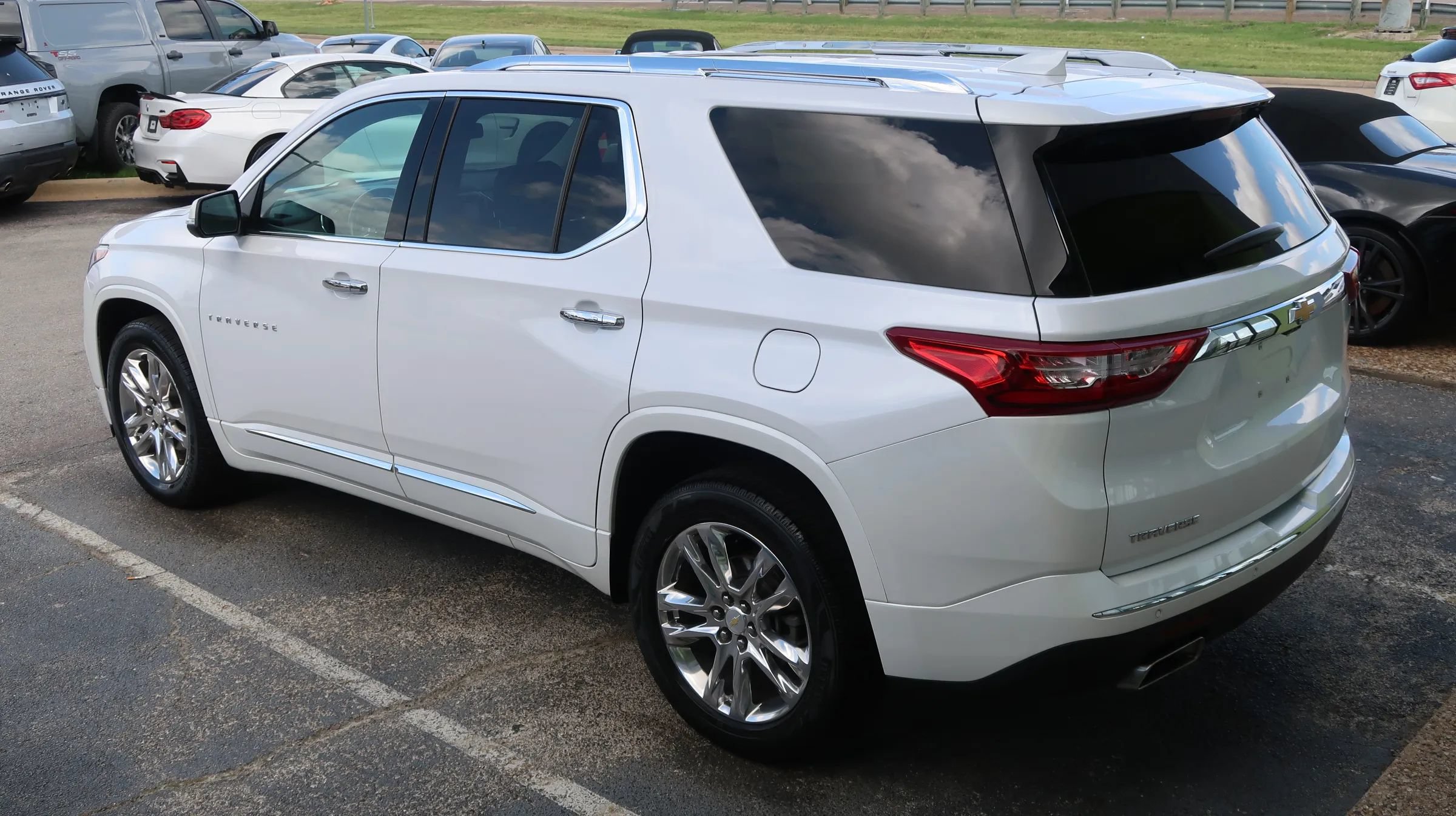 Used 2021 Chevrolet Traverse High Country FWD image 12