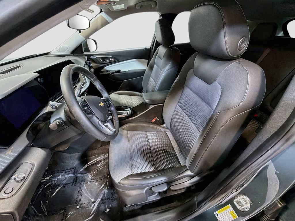 Used 2025 Chevrolet Trax LT w/ Driver Confidence Package FWD image 20