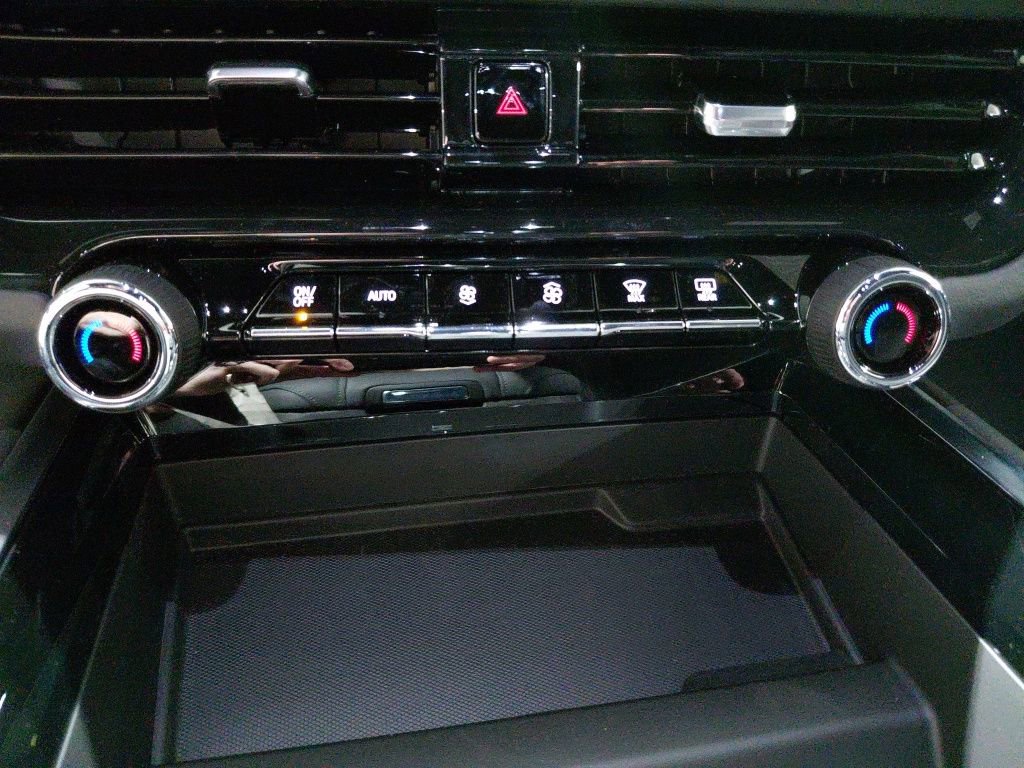 New 2026 Chevrolet Suburban LS w/ LS Custom Edition AWD/4WD image 27