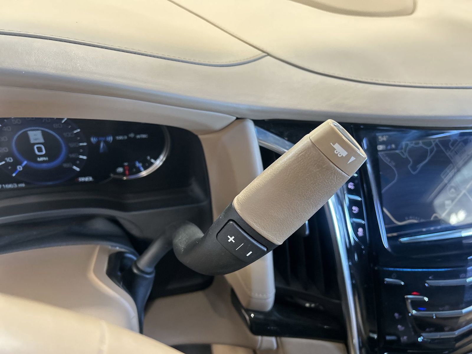 Used 2018 Cadillac Escalade Platinum AWD/4WD image 22