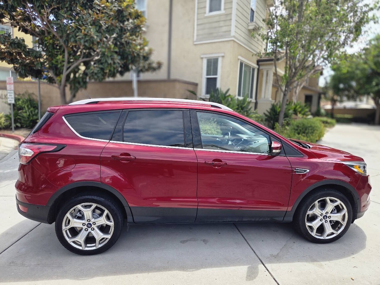 Used 2017 Ford Escape Titanium w/ Equipment Group 301A AWD/4WD image 9