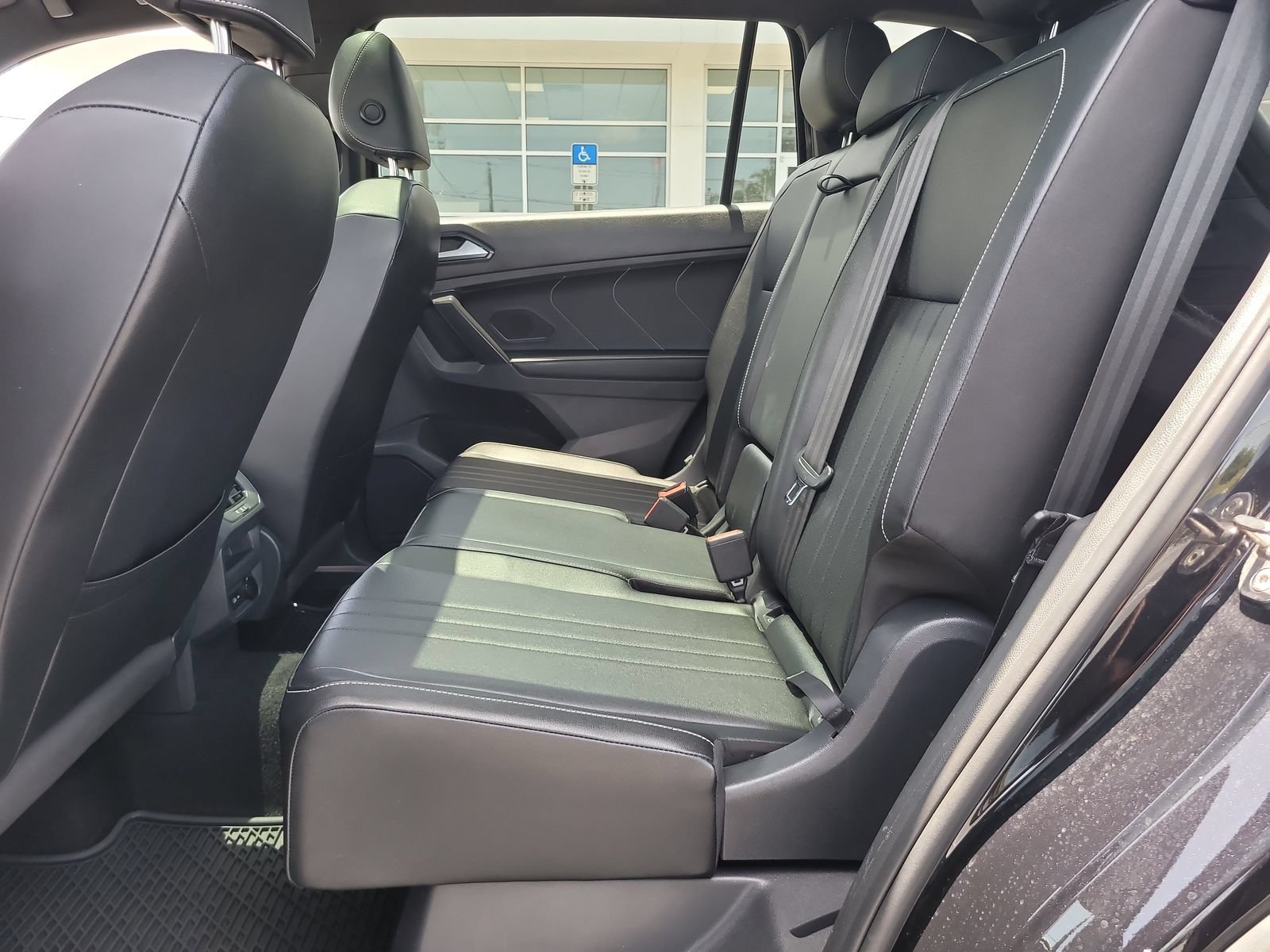 Used 2023 Volkswagen Tiguan SE R-Line FWD image 9