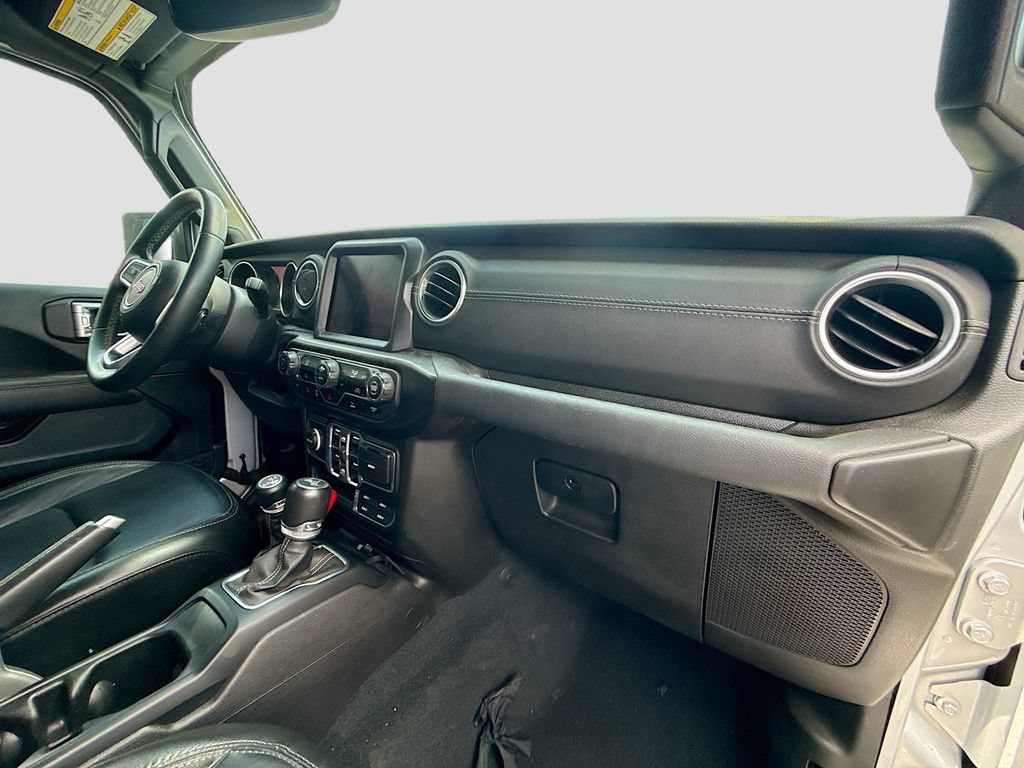 Used 2022 Jeep Wrangler Unlimited Sahara AWD/4WD image 33